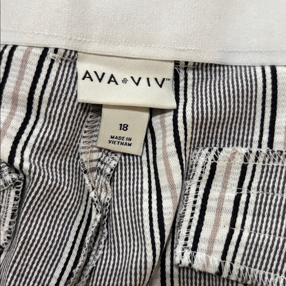 Ava & Viv cream plaid ankle pants, size 18, NWT. - Picture 12 of 13